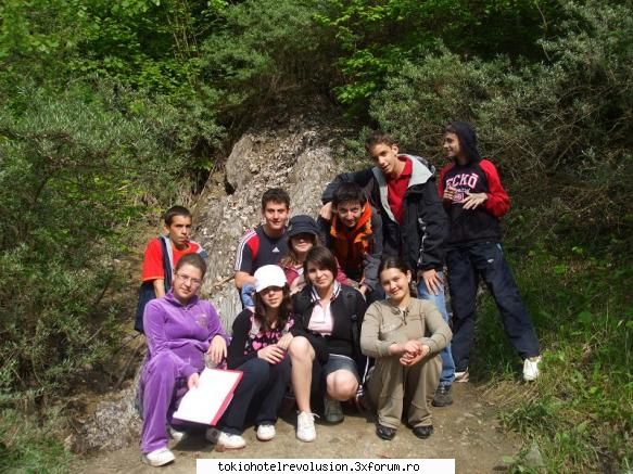 just me.^^i`m phantom mai fost excursie atunci..cu clasa ..la poza asta mai pun alba arat naiba asta