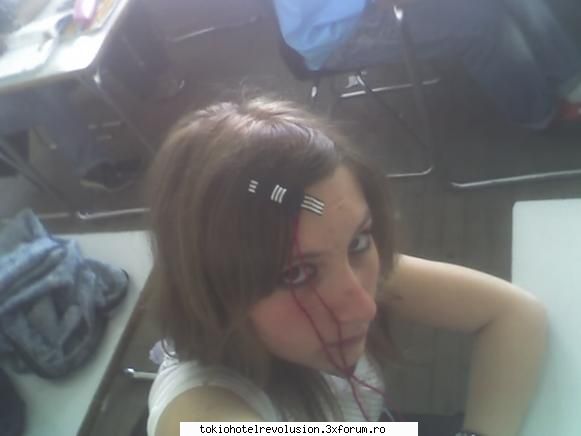 lil' ugleeh mhe! acilea sunt ora bio ...sau era muzika era.....ms prosteam bratzara sau plm era aia
