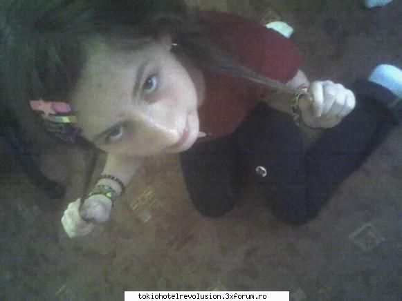 lil' ugleeh mhe! ....c pot spunel sisu meu bia aks....c ne`am mai distrat ziua aia iar cazut dulapul