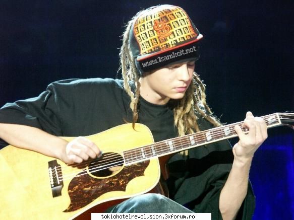 tom sunt singura obsedata bratzele mainile lui??
