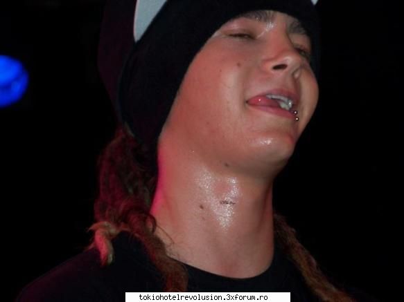 tom ooo tom ti-as mai obsesie inafara maini bratze lui sunt nebuna asta-i singurul loc unde pot