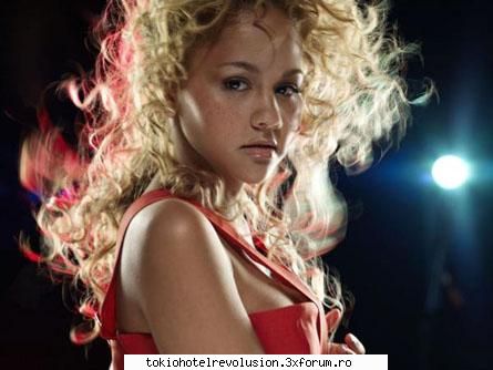kat luna parca run the show video misto whine up...e mai plin energie
