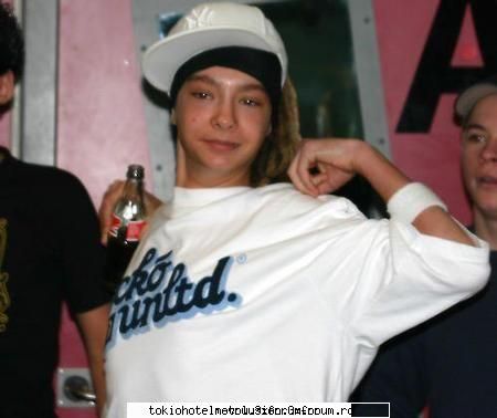 tom intinde putin...si bea alcool cola!!