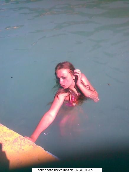 ..:) piscina doar umpic ..drogata rimelu` batea ***Cea mai tare semnatura***