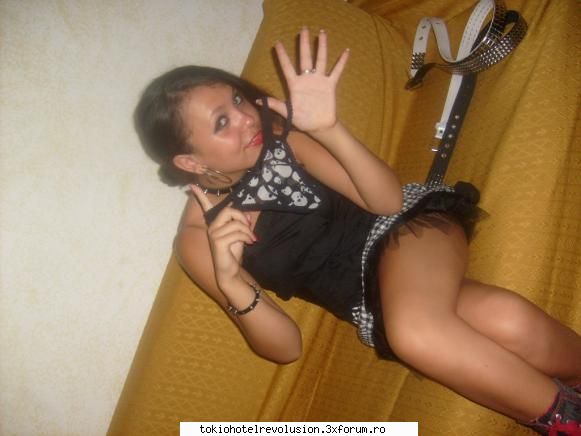 juli kay plac bikini? aia i-am aruncat scena impreuna biletel agatzat concert