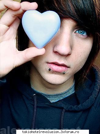 love dosen't have time " zise printre dinti shi uita urat tom, care brusc vazuse ceva foarte