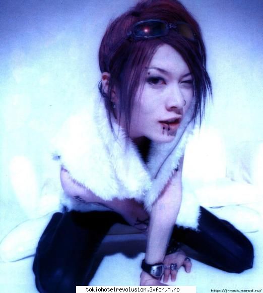 miyavi poza asta     uhhh