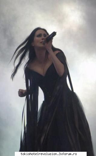 within temptation pozele sunt le-as recunoaste oriunde :>au vechime faima peste tot lumesi sharon