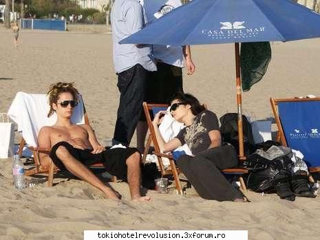 bill&tom plaja l.a asteptat sa'l vad fara tricou juma' meritat ...damn!       want