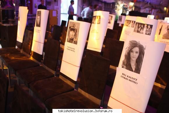 news [1] locurile din tribuna baietilor vma