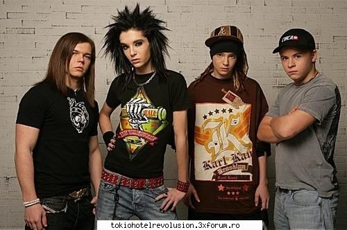 viata imposibila dar totusi reusita... trupa tokio hotel menedgerul lor david