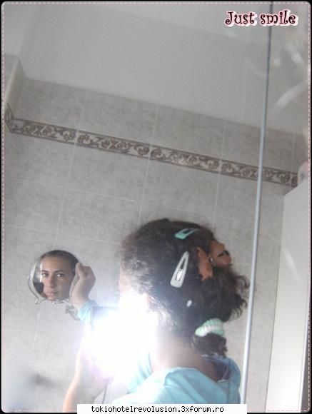   she posa  