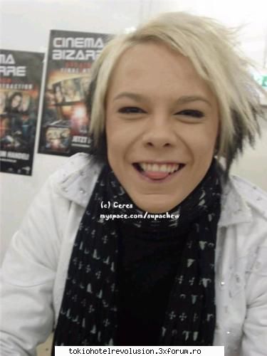 tzaranii[e scurt fan ficu dar tare] moama necst poos cat tare      
