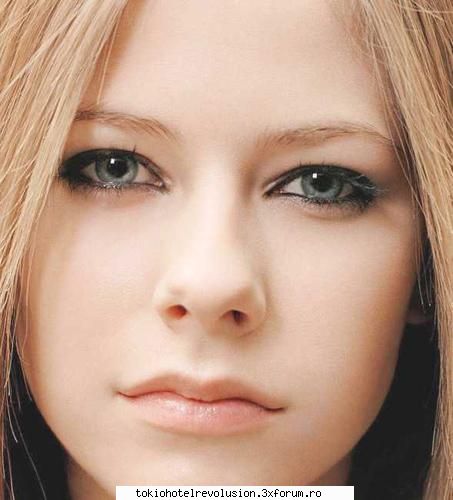 avril lavigne hai revenim subiect ...aici din cred... sweet!