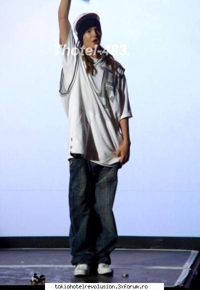 tom [i]uiii 8->a cam slabit :|in fine :-j