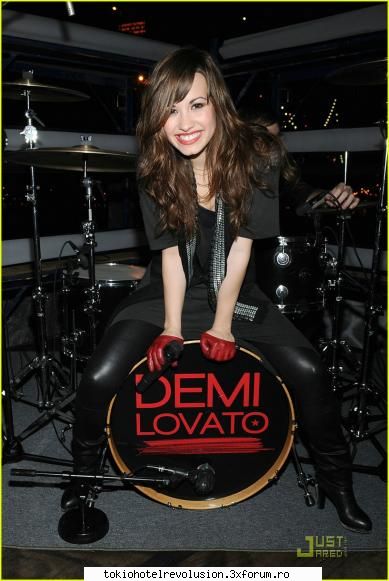 demi lovato super draguta canta super fain                
