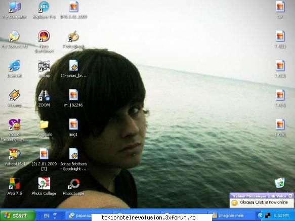 cum arata desktopul vostru asa arata desktopu` meu acum [poza yana,nah