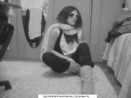 ah` mereu mi  s`a spusii mari vezi albastruii mare chestiee bianaca este teo :>  