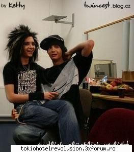 fun with bill and tom! [incerc pun ]bill hopaa tom imi mai ceva arunc rau....eu vreau fix acum te-ai