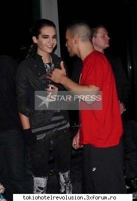 funn with bill tip: uou, bill kaulitz!b: uou  acelasi imbecil care fiecare data cand trece