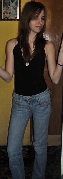 hop eu!:)) edit:poze noi..m-a luat azi val talent pus-o mama sa-mi faca poze Administrator Fanclub