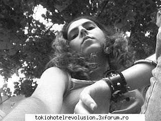 demon@kid dadusem din greseala alb-negru