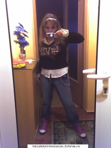poze mie pare aici imbracata genul puck....   asa fost prima  
