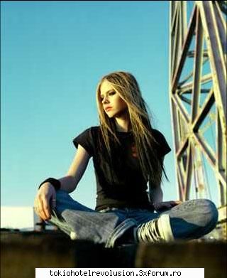 avril lavigne imi place foarte mult super!!!!!