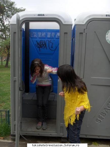 xxxme the stupid girlxxx putea wc-ul