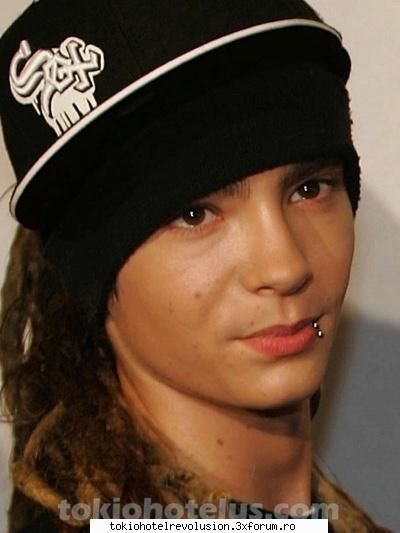 tom sunt chioara are ochii ube