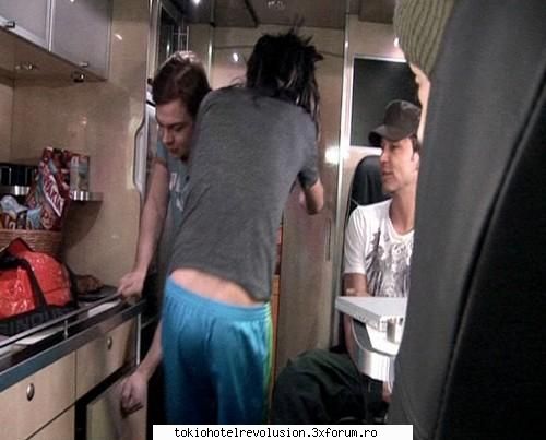tokio hotel dvd zimmer 483 cred bill are chiloti poza asta