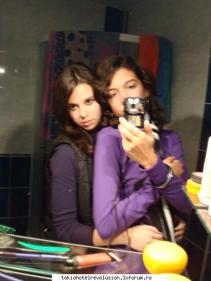 just me.^^i`m phantom tot oana...nu uitati paru meu...in vacante duc suvite imi fac profi niste