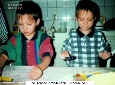 fun with tom facem   taci mah din gura!t: mamiiii! da-mi folma pt. facut stelutze! taci naibii
