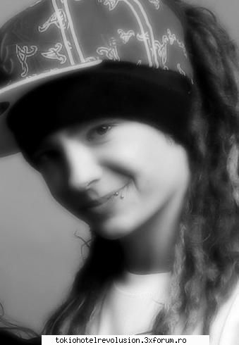 tom hot smile:x        