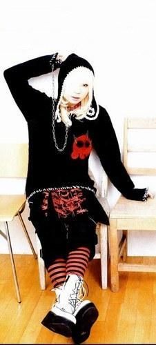 2 bands....2 love stories - ���. Miku -am distrat,nuh? K � Bou cand - Fan Fiction Archive