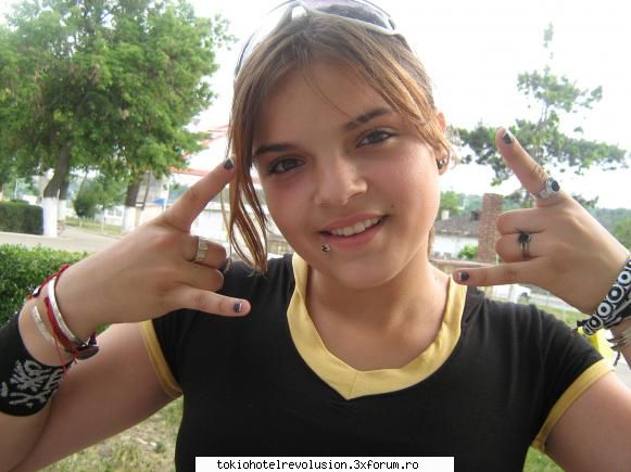 Asta sun yo...o simpla fata idioata - mdeah...cred ca v-am plictisit - Fotografii cu utilizatorii
