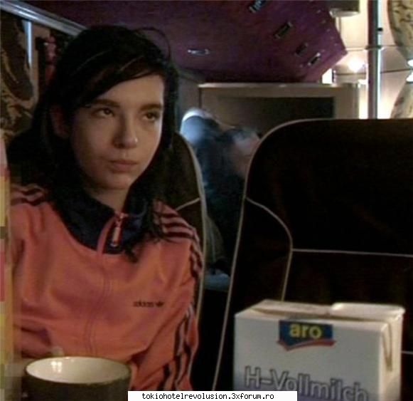Bill-natural - very sweet ultima poza - Bill Kaulitz