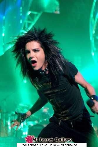 Bill - aici parca sar certa cu fanii.. .... :x - Fotografii