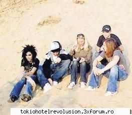 Dunjia - Da e simpatica ,ma tot intrebam oare cine o fi - Tokio Hotel Staff