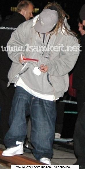 Fun with tom - "Bill:"ToM?! " ToM:"Ce? :x " Bill:"Arati ca o - Tom Kaulitz
