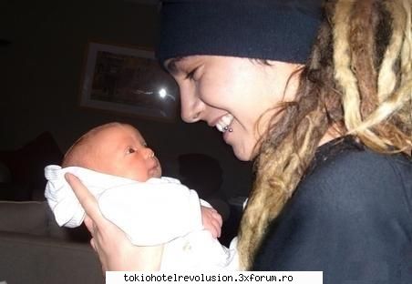 Fun with tom - tom: oooooooooo ce dulcic esti te pap tot bebe - Tom Kaulitz