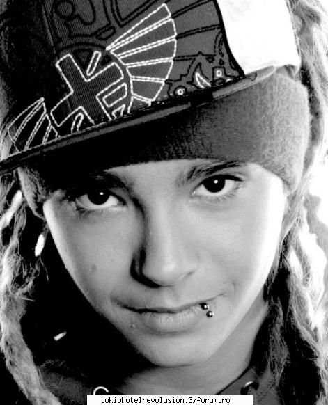 Fun with tom - pon si yo aq:D Bill: aaaaaaa Tom s-a transformat - Tom Kaulitz