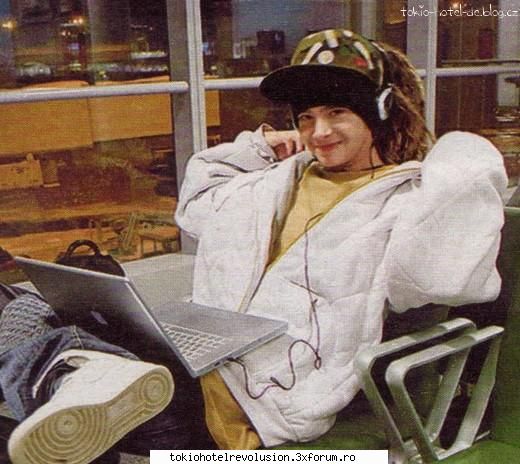 Fun with tom - Se aud sunete din laptop: BUZZ BUZZ BUZZ BUZZ - Tom Kaulitz
