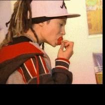 Fun with tom - Tom ce buna este capsuna asta.....ahh unde imi - Tom Kaulitz