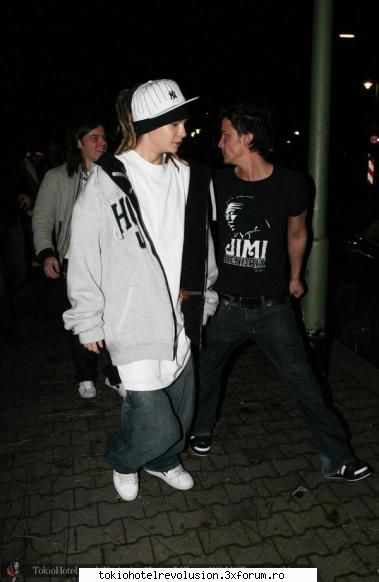 Fun with tom - Geo: Hey, david, unde e Bill? D: habar n-am :-?? - Tom Kaulitz