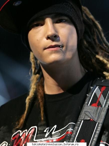 Fun with tom - B: ce faci ochii aia asa mici? T: nu vad ce scrie - Tom Kaulitz
