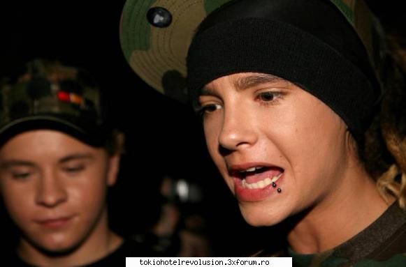 Fun with tom - X: am o intrebare: wow, dar ai dintii strambi - Tom Kaulitz