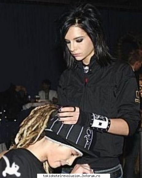 Fun with tom - T: fumeie... B: eee? T: aranjeaza-mi japca`... B - Tom Kaulitz