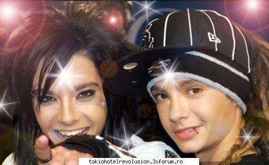 Fun with tom - B uite...primtul sexy si broasca urata fac poza - Tom Kaulitz
