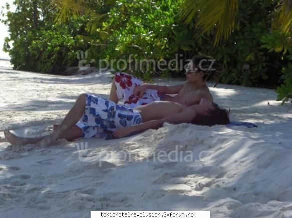 Fun with tom - t: mi se pare mie, sau aia e o gagik? b: uuu! - Tom Kaulitz